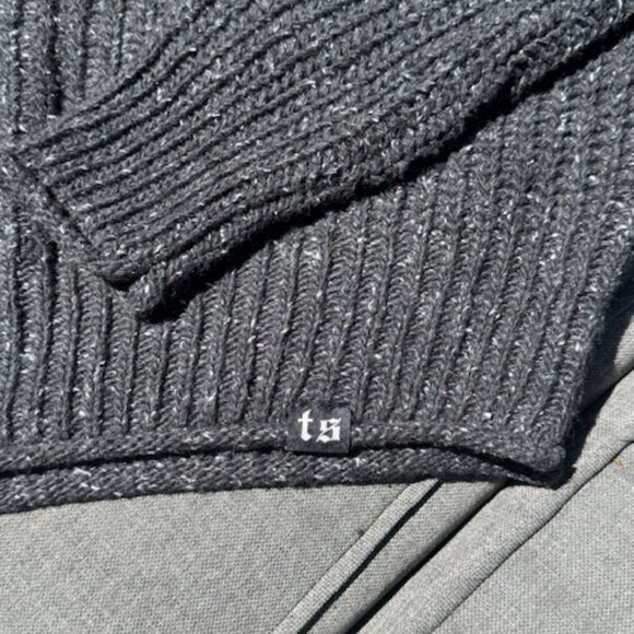 Reputation Mockneck Cropped Sweater - Picture 4 of 5